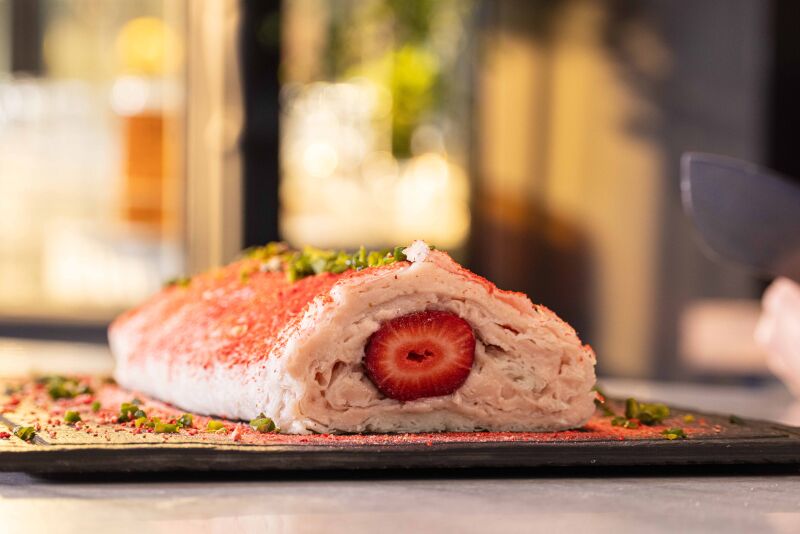 Güllaçtan Çilekli Rulo Pasta Tarifi - 1