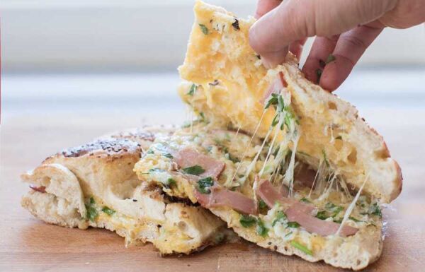 Tavada Çok Kolay Yumurtalı Sahur Pidesi - tavada-cok-kolay-yumurtali-sahur-pidesi