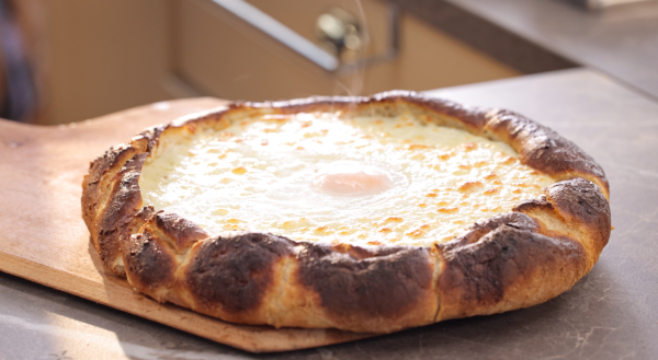 Ramazan Pidesinden Kaşarlı Yumurtalı Pide Tarifi - 