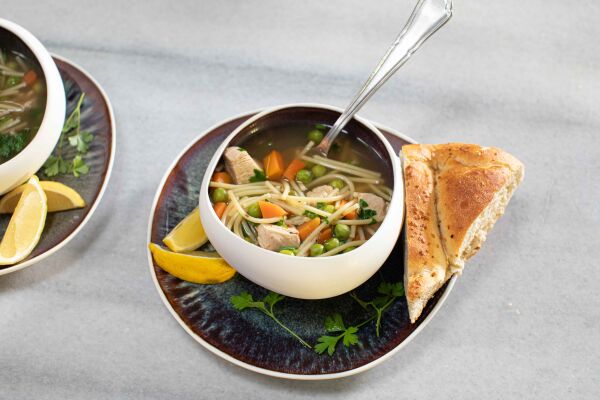 Tavuklu Makarnalı Çorba Tarifi - 