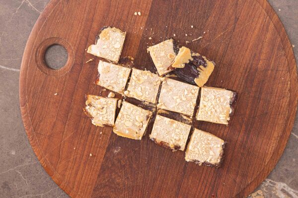 Yer Fıstıklı Hurmalı Atıştırmalıkve Muhallebi Tarifi - 